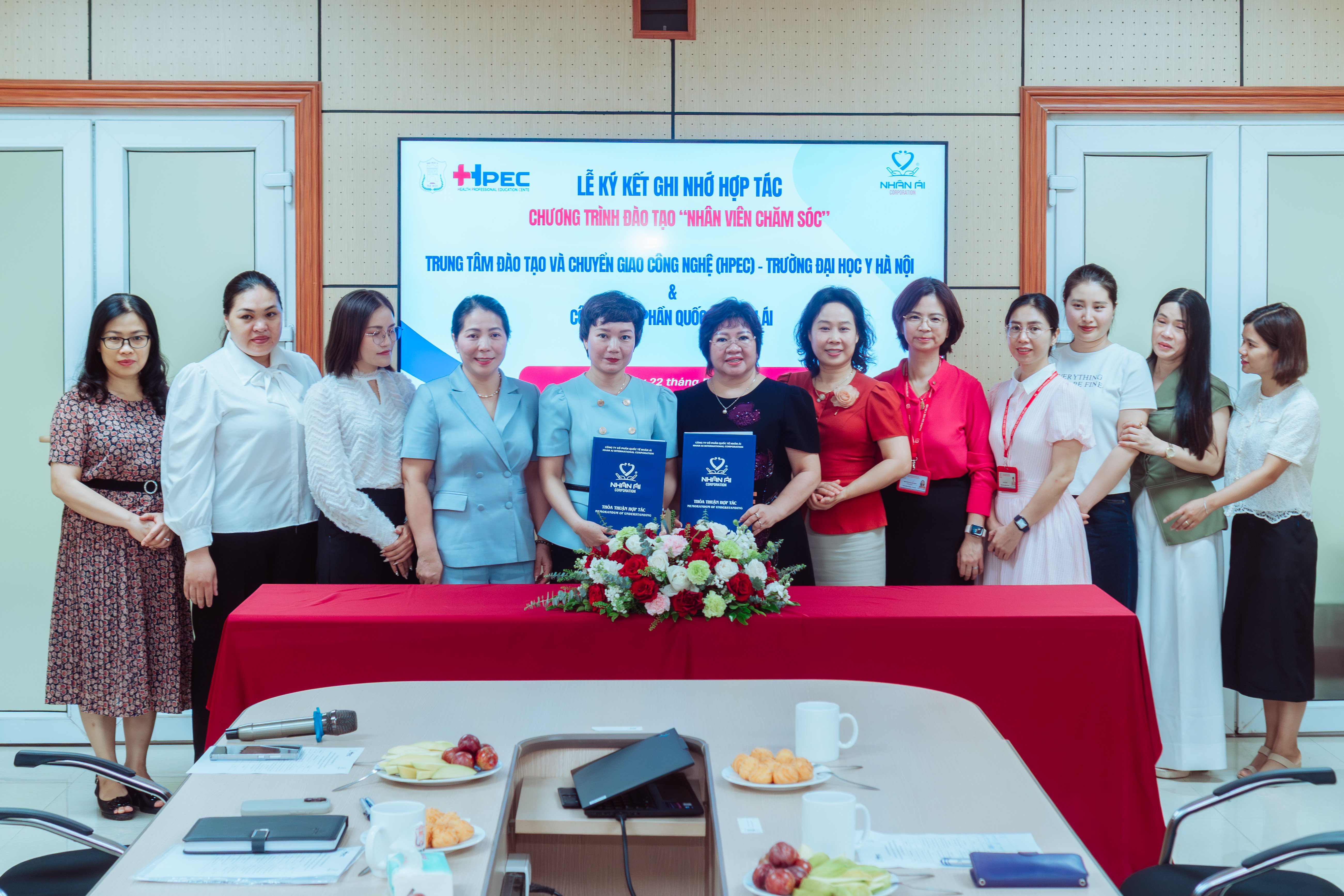 Lễ ký kết bản ghi nhớ hợp tác (MOU) chương trình đào tạo “Nhân viên chăm sóc” cùng Công ty Cổ phần Quốc tế Nhân Ái.